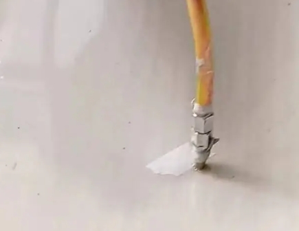 景泰瓷砖空鼓维修公司专业解答在瓷砖铺贴过程中，如果使用的砂料过粗（如全部使用了粗砂），可能会导致以下问题